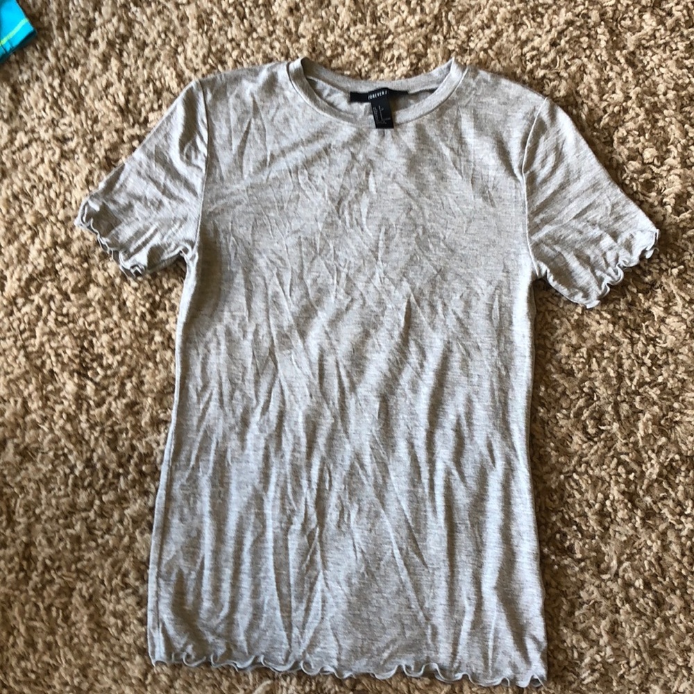 Gray tee with ruffles
